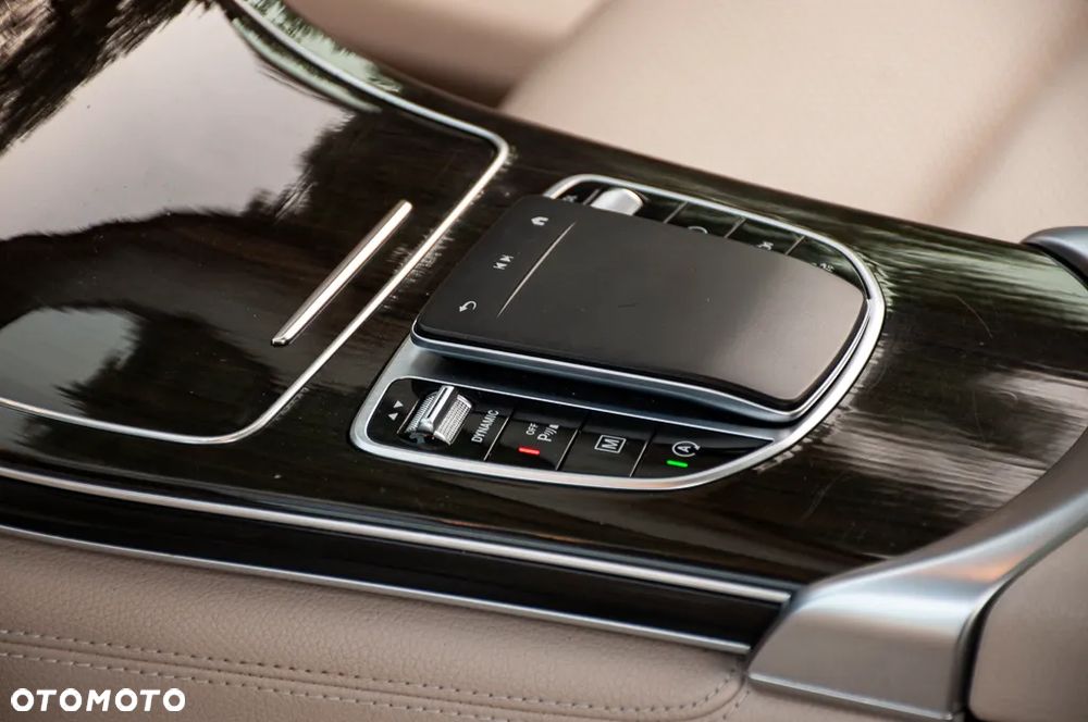 Mercedes-Benz GLC 300 4Matic 9G-TRONIC AMG Line - 27