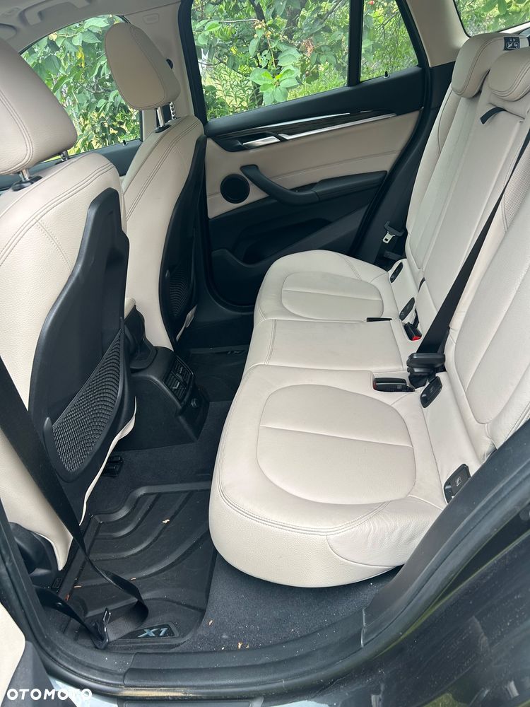 BMW X1 xDrive20i Sport Line - 13