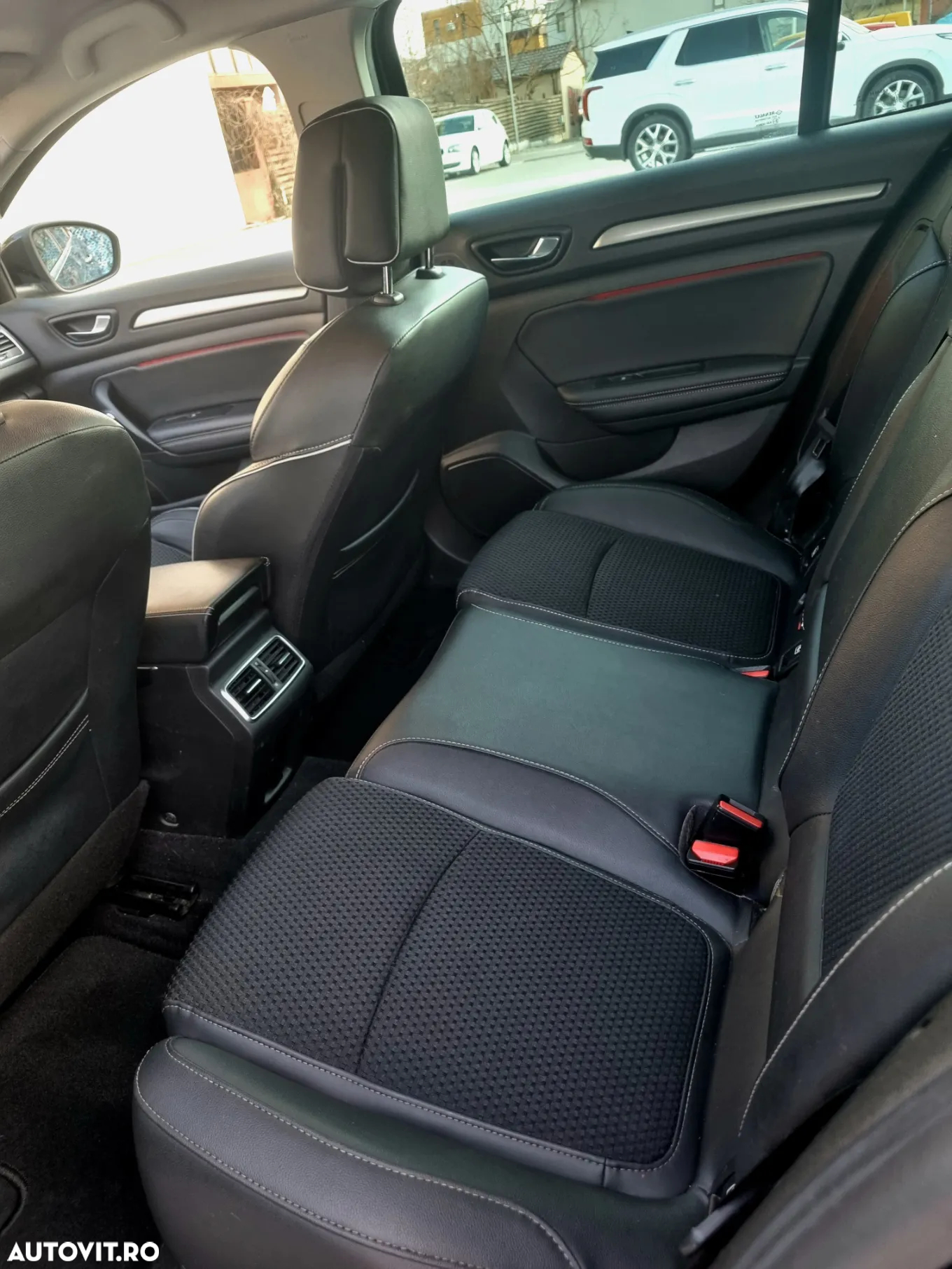 Renault Megane ENERGY TCe 140 EDC BOSE EDITION - 8