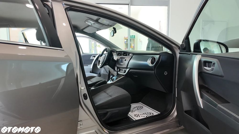 Toyota Auris 1.8 HSD Prestige - 36