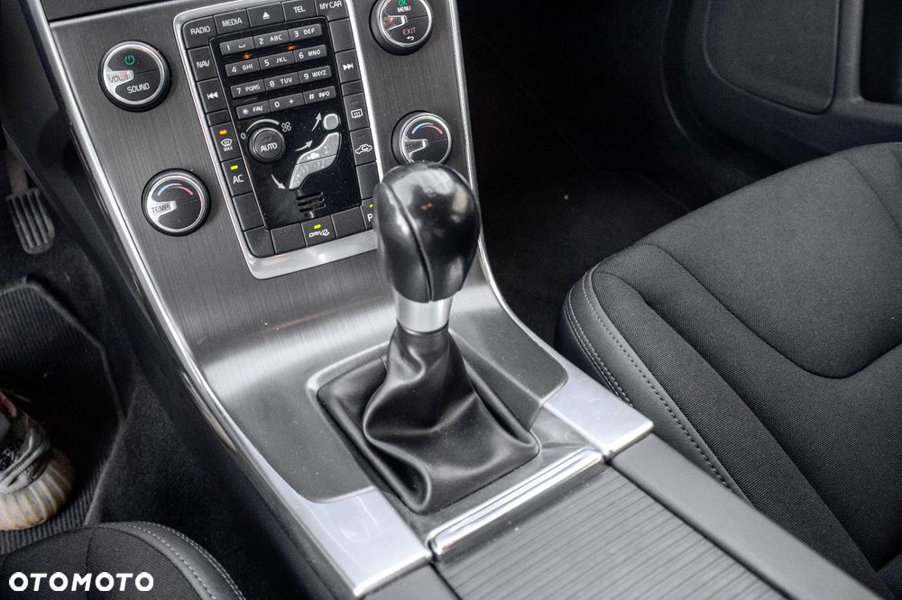 Volvo V60 T3 Momentum - 14