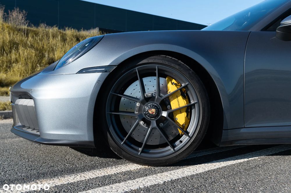 Porsche 911 Carrera T-Hybrid 4 GTS - 3