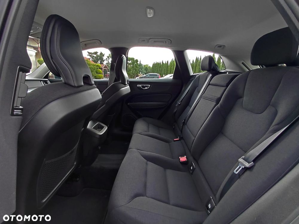 Volvo XC 60 B4 D AWD Geartronic Momentum - 23