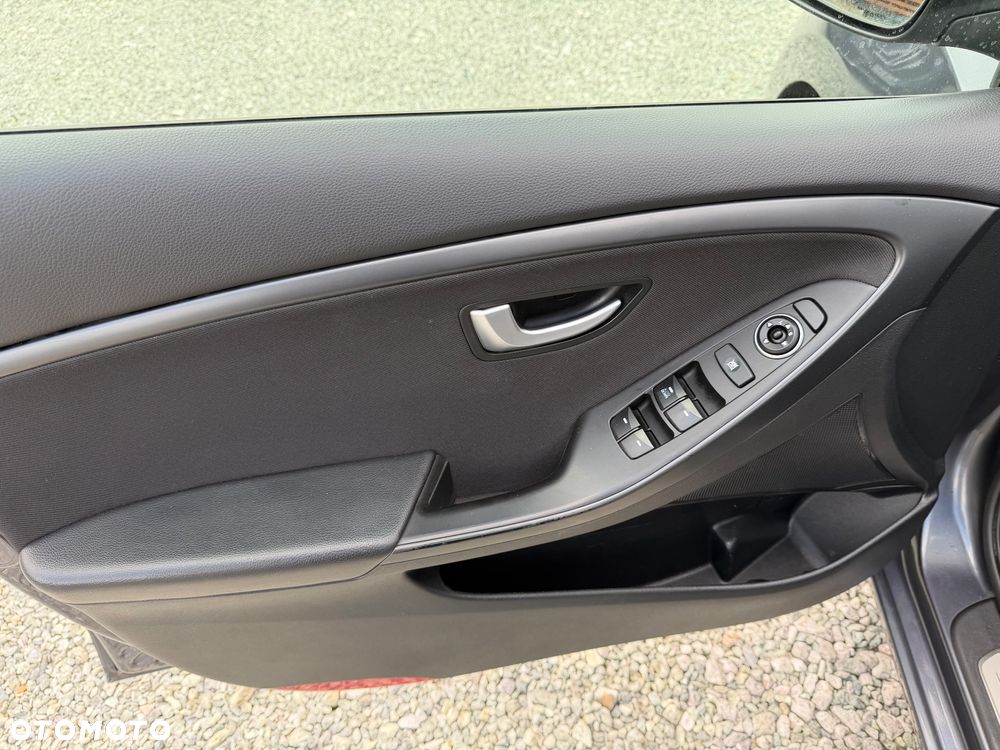 Hyundai i30 blue 1.6 GDI Trend - 29