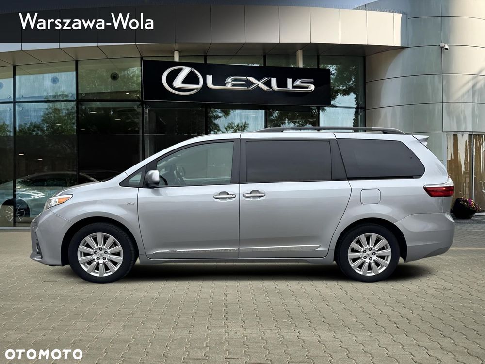 Toyota Sienna - 2