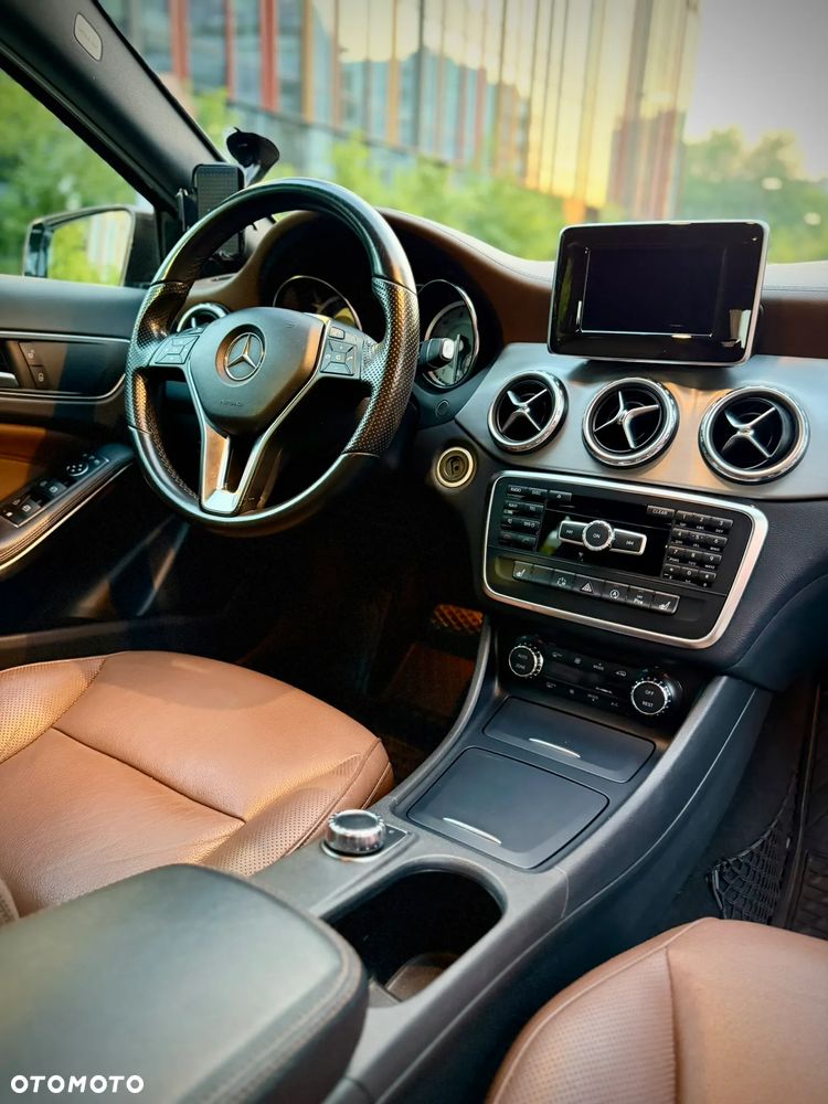 Mercedes-Benz GLA - 13