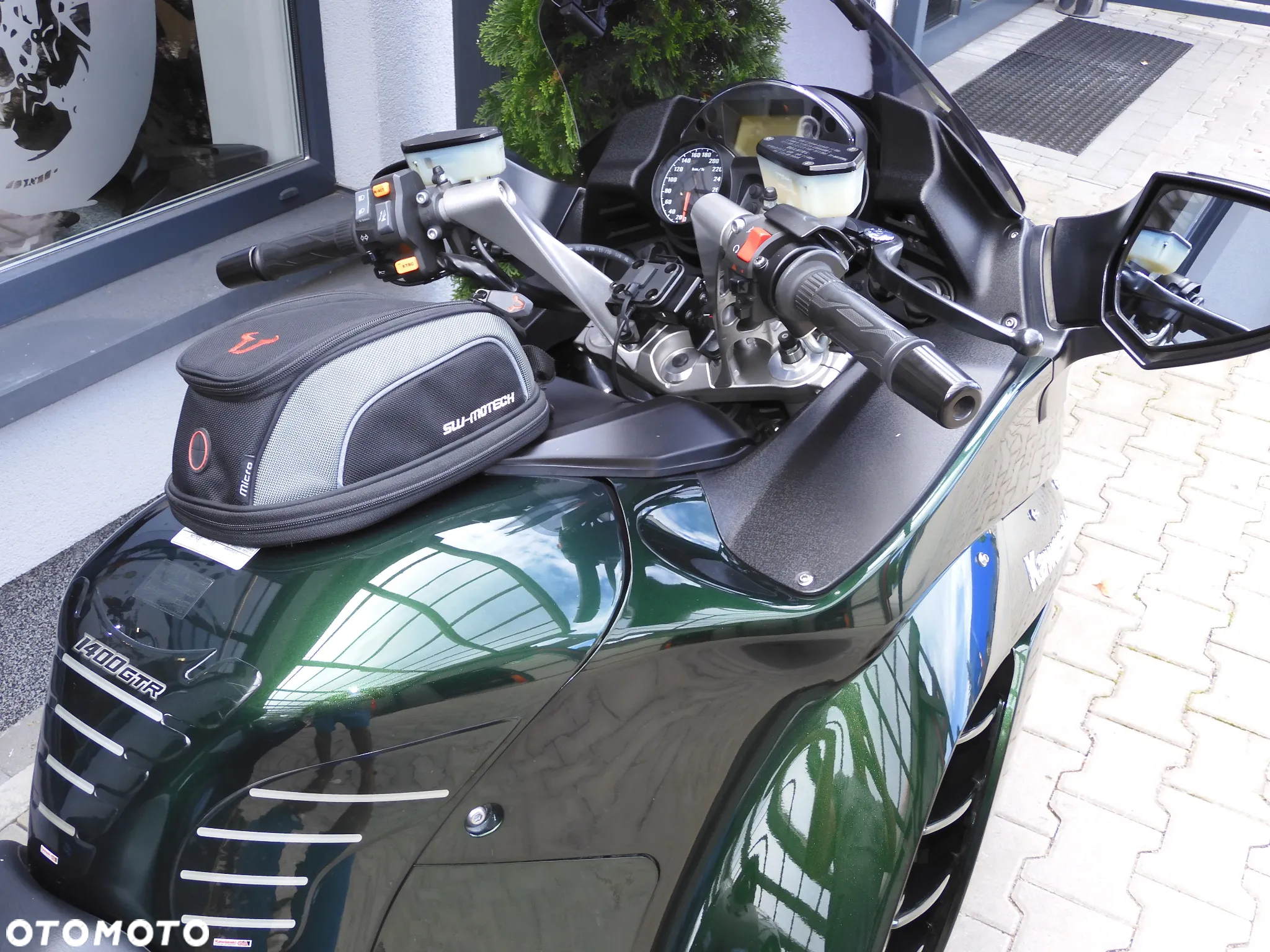 Kawasaki GTR - 9