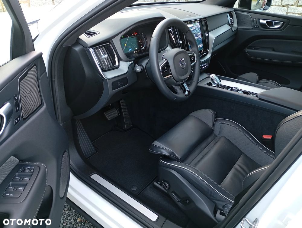 Volvo XC 60 B4 D AWD Ultimate Dark - 6