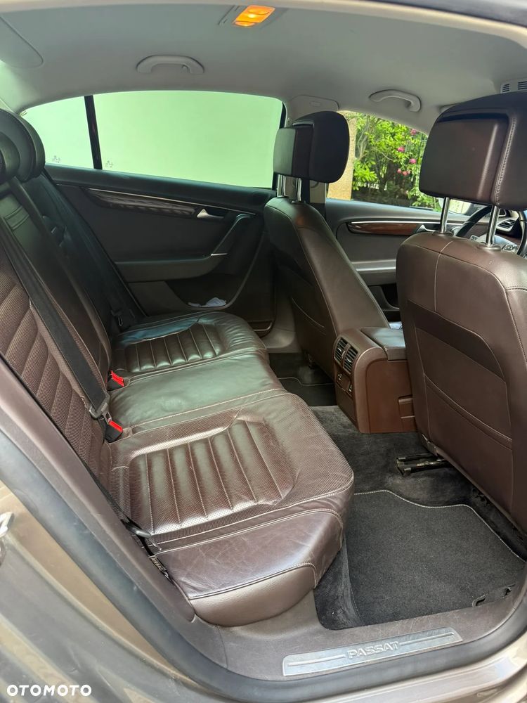 Volkswagen Passat 2.0 TDI 4Mot Highline DSG - 22