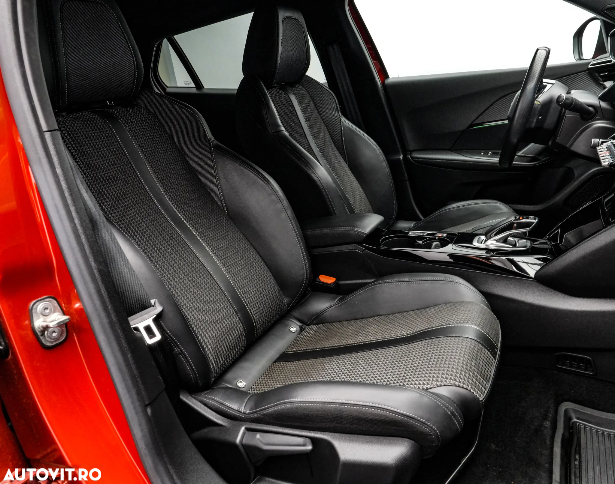 Peugeot 2008 e-2008 54 kWh GT - 11