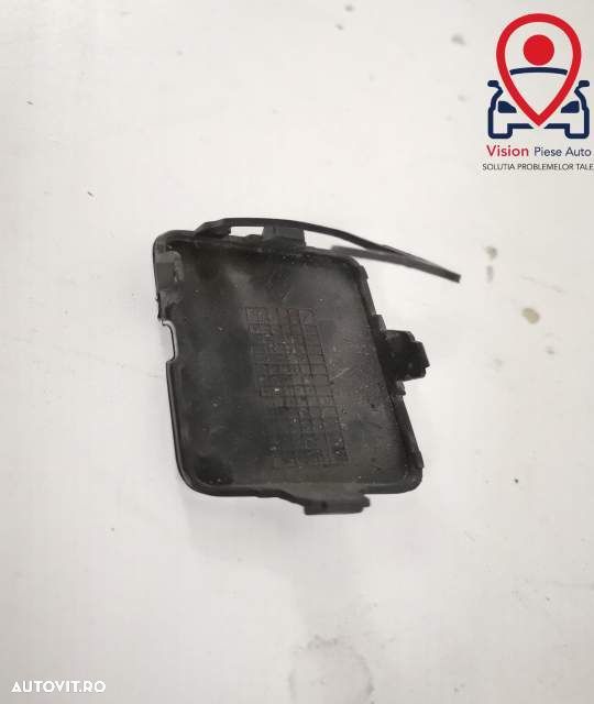 Capac Cui Tractare Bara Fata Original In Stare Buna  Dacia  Sandero  2 - 4