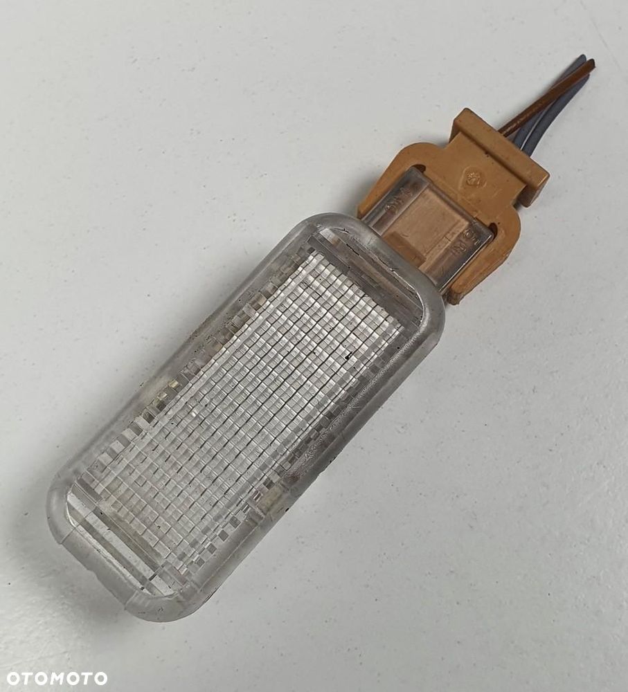 LAMPKA OŚWIETLENIE WNĘTRZA AUDI A4 B5 4B0947415 - 1