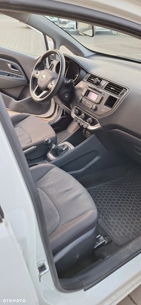 Kia Rio - 8