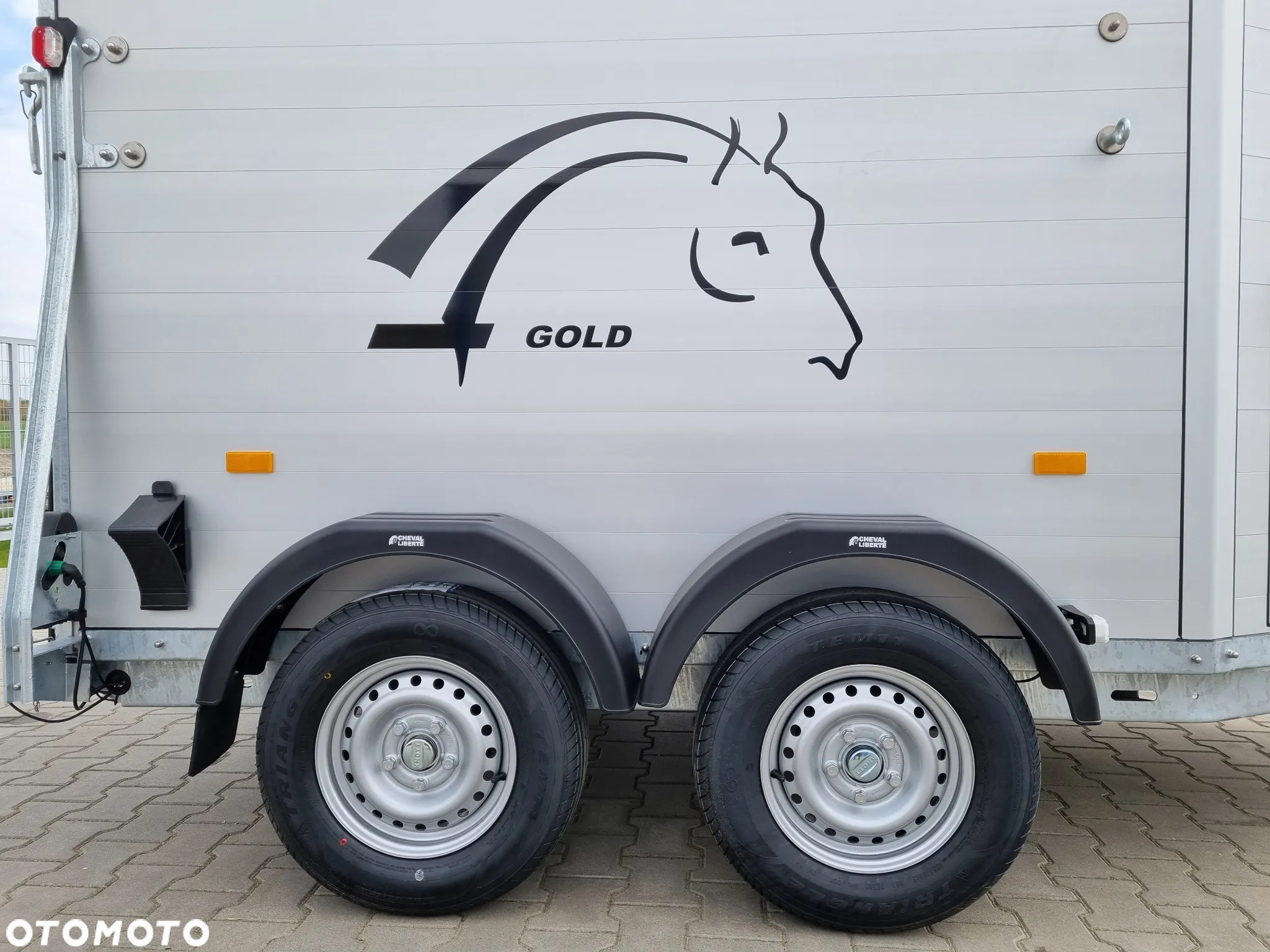 Cheval Liberte Gold First Alu + siodlarnia przyczepa dwukonna - 22
