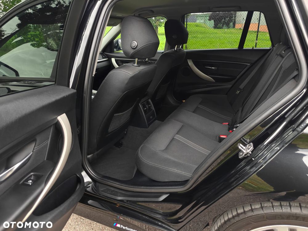 BMW Seria 3 318d Edition M Sport Shadow - 26