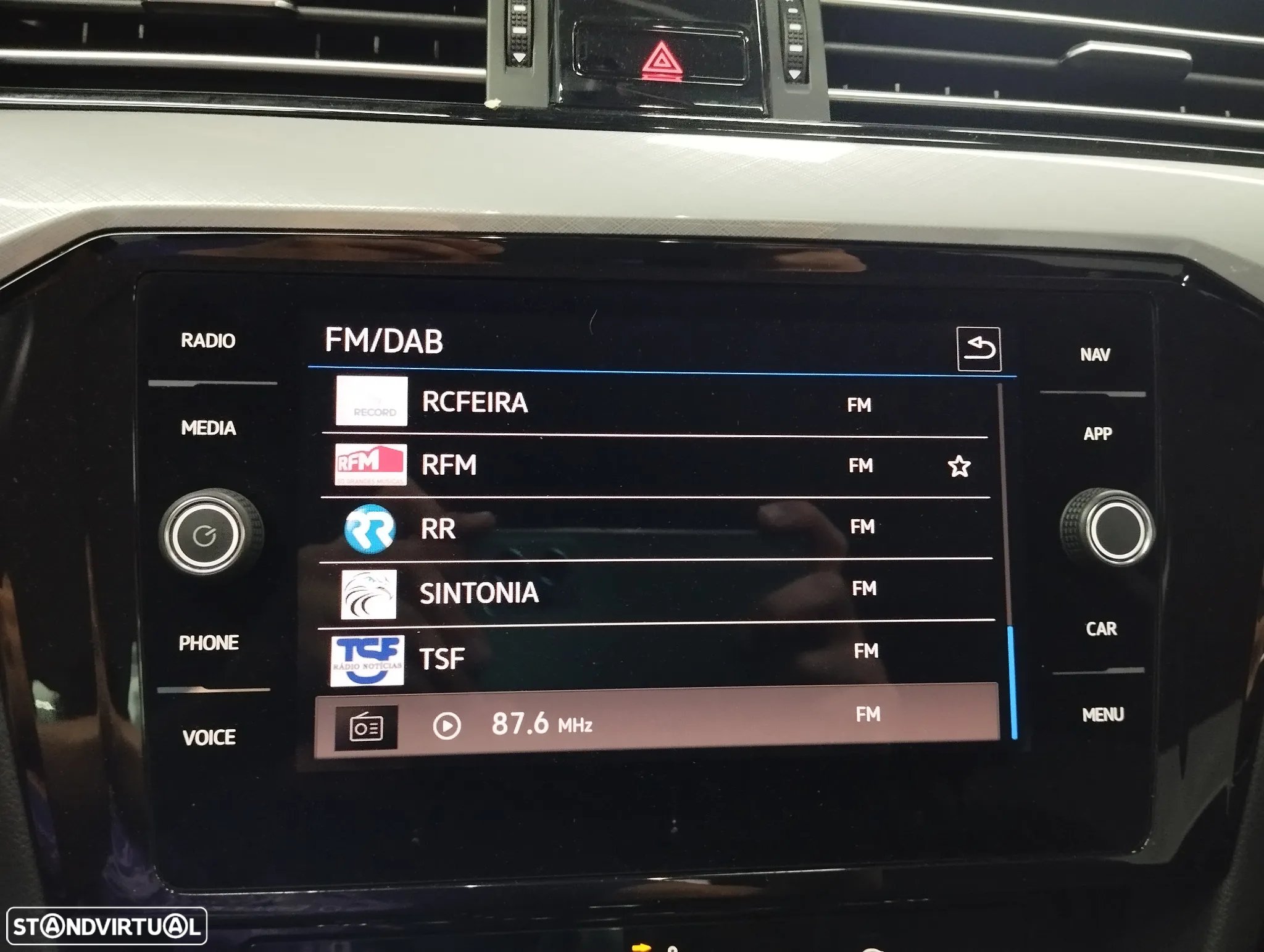 VW Passat Variant 2.0 TDi Business DSG - 25