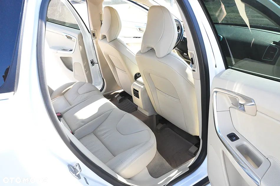 Volvo XC 60 T6 AWD Momentum - 14