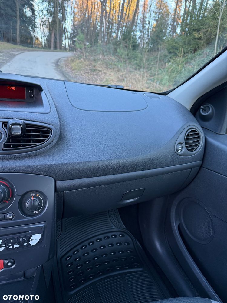 Renault Clio 1.2 16V Authentique - 11