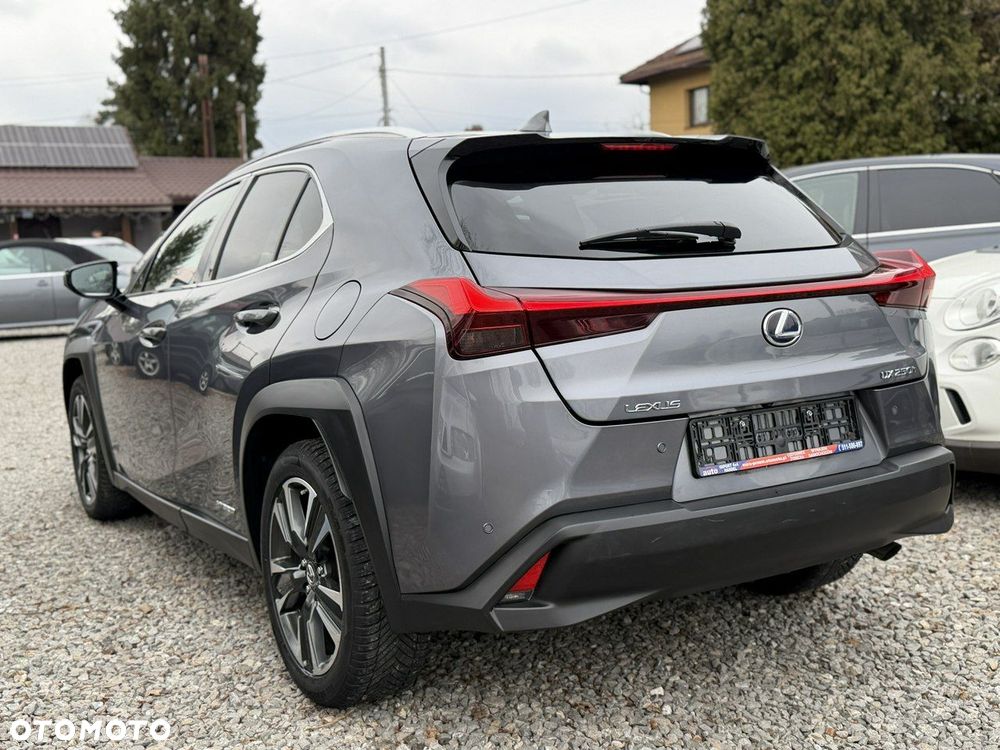 Lexus UX - 4