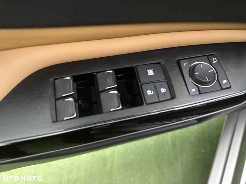 Lexus ES 300h Business Edition - 12