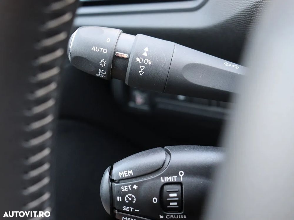 Peugeot 308 1.2 L PureTech Turbo S&S Active - 13