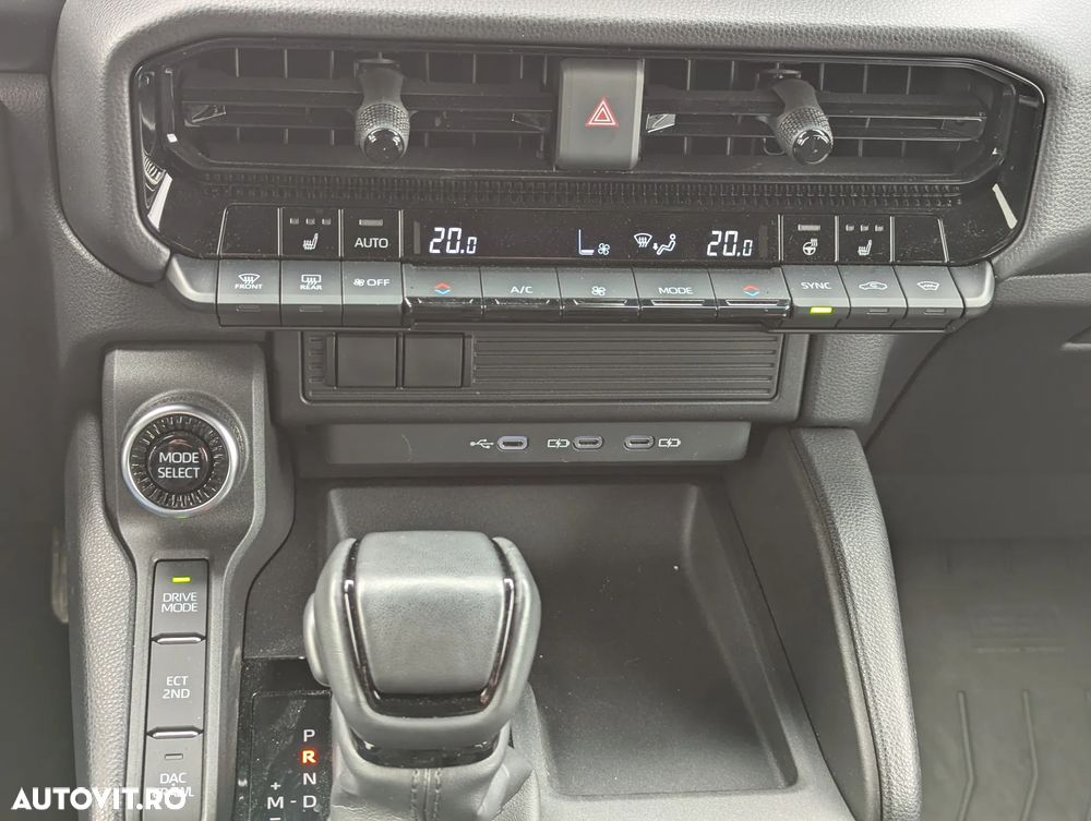 Toyota Land Cruiser 300 - 18