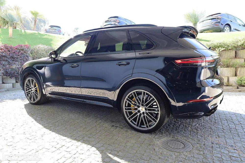 Porsche Cayenne Turbo - 11