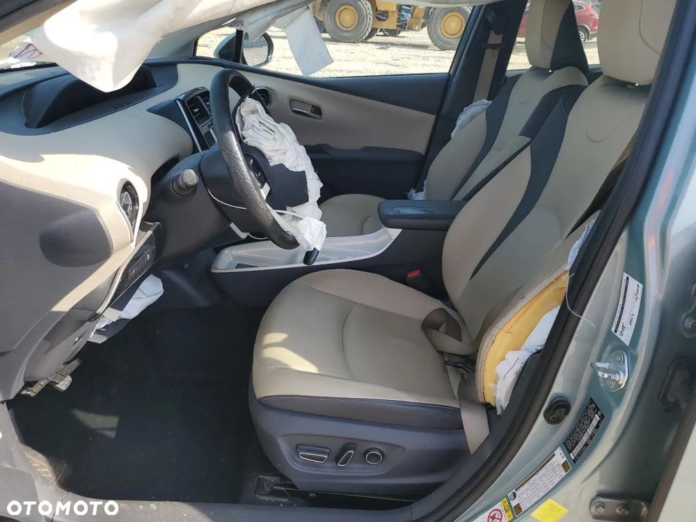 Toyota Prius (Hybrid) - 14