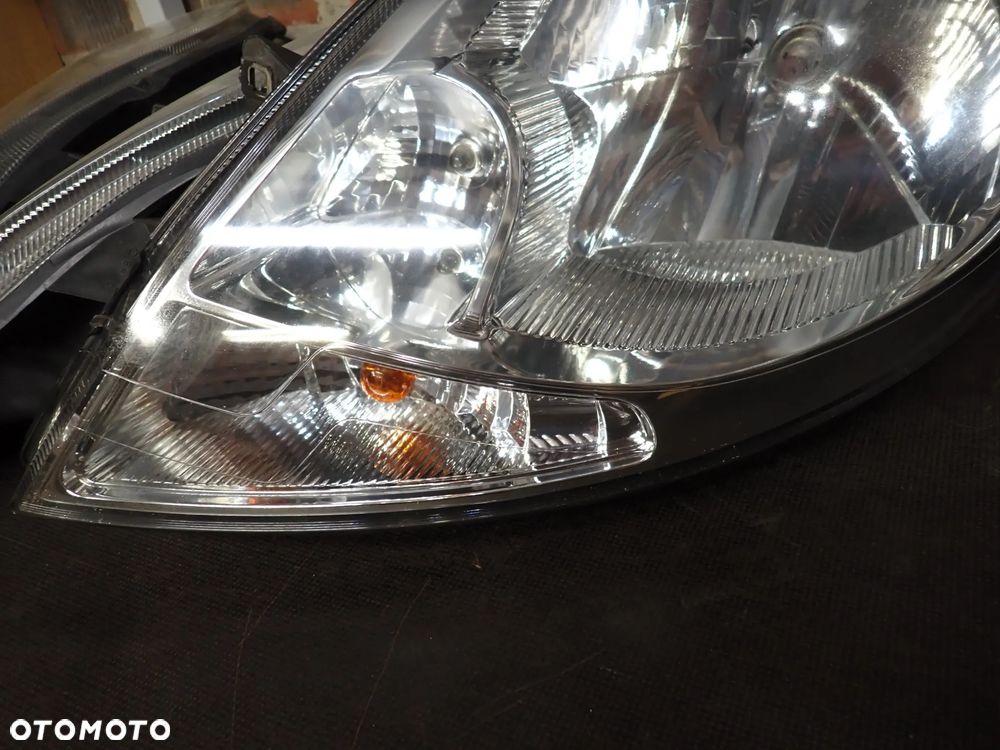 Trafic 2 VivaroA Primastar Lampy Przednie. - 4