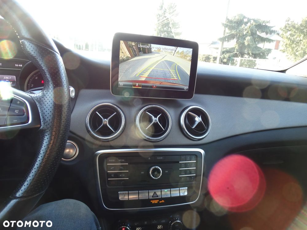 Mercedes-Benz CLA 180 7G-DCT Urban - 12