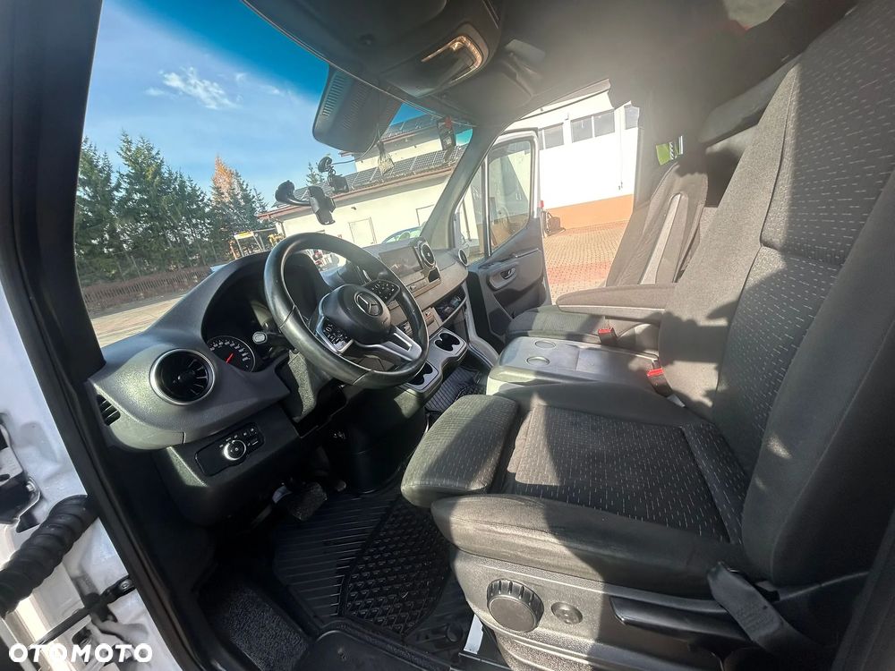 Mercedes-Benz Sprinter 319 - 11