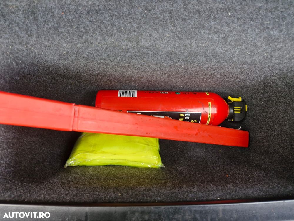 BMW Seria 5 520d - 28