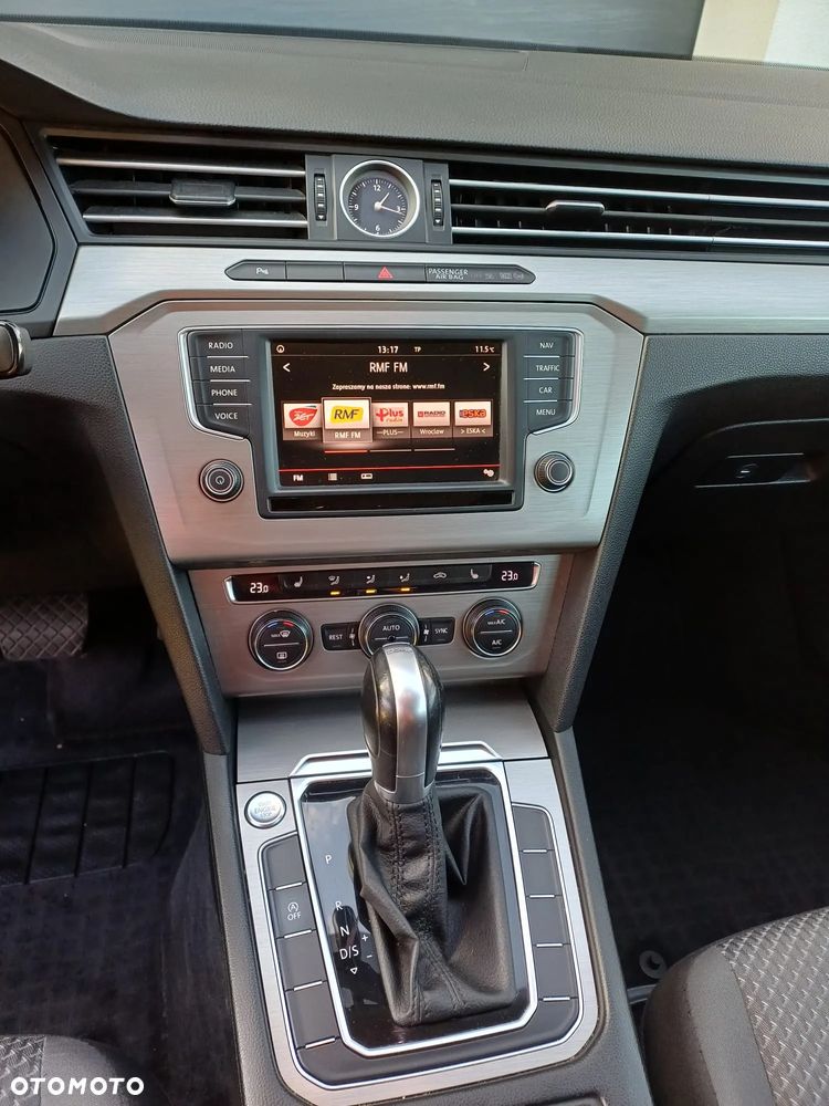 Volkswagen Passat 2.0 TDI (BlueMotion Technology) DSG Comfortline - 22