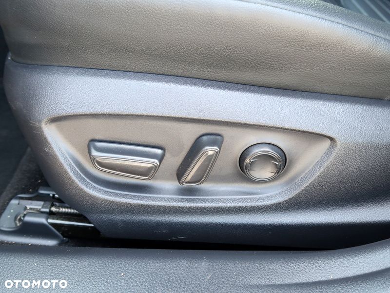 Toyota Camry 2.5 Hybrid Prestige CVT - 22