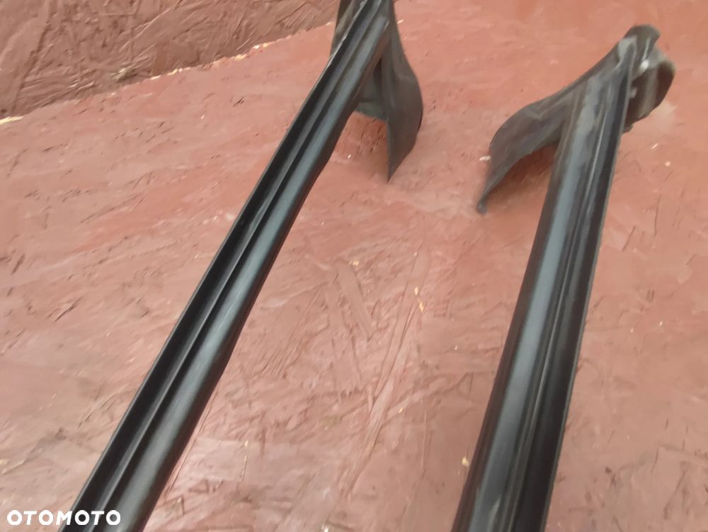 BMW E46 COUPE ORYGINALNA USZCZELKA DRZWI GÓRNA SZYBY WEWNĘTRZNA LEWA / PRAWA W DOBRYM STANIE O NR. 51 32 8 194 731 / 51 32 8 194 732 OEM - 20