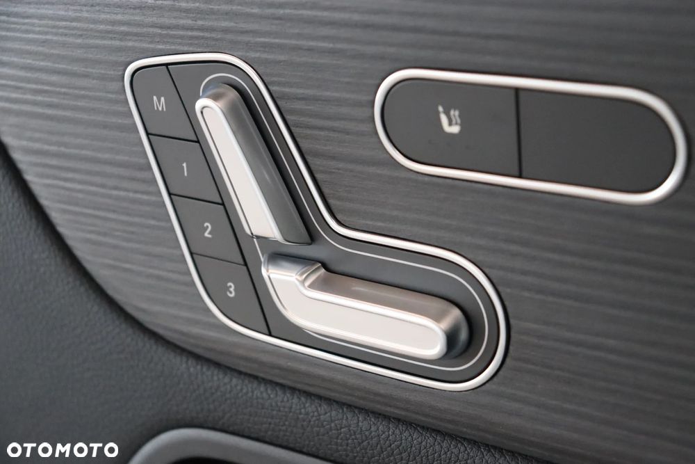 Mercedes-Benz EQA 300 66.5kWh 4-Matic AMG Line - 11