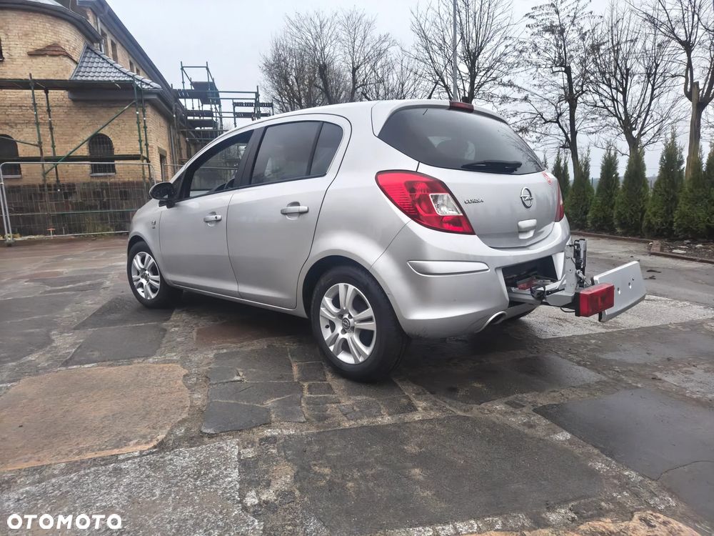 Opel Corsa 1.4 16V Satellite - 4