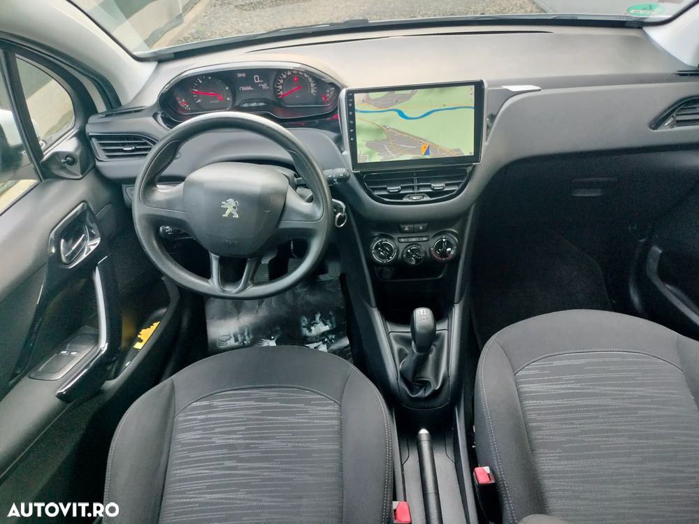 Peugeot 208 - 6