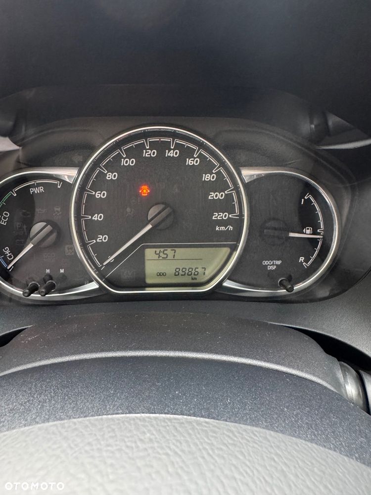 Toyota Yaris Hybrid 1.5 VVT-i - 12