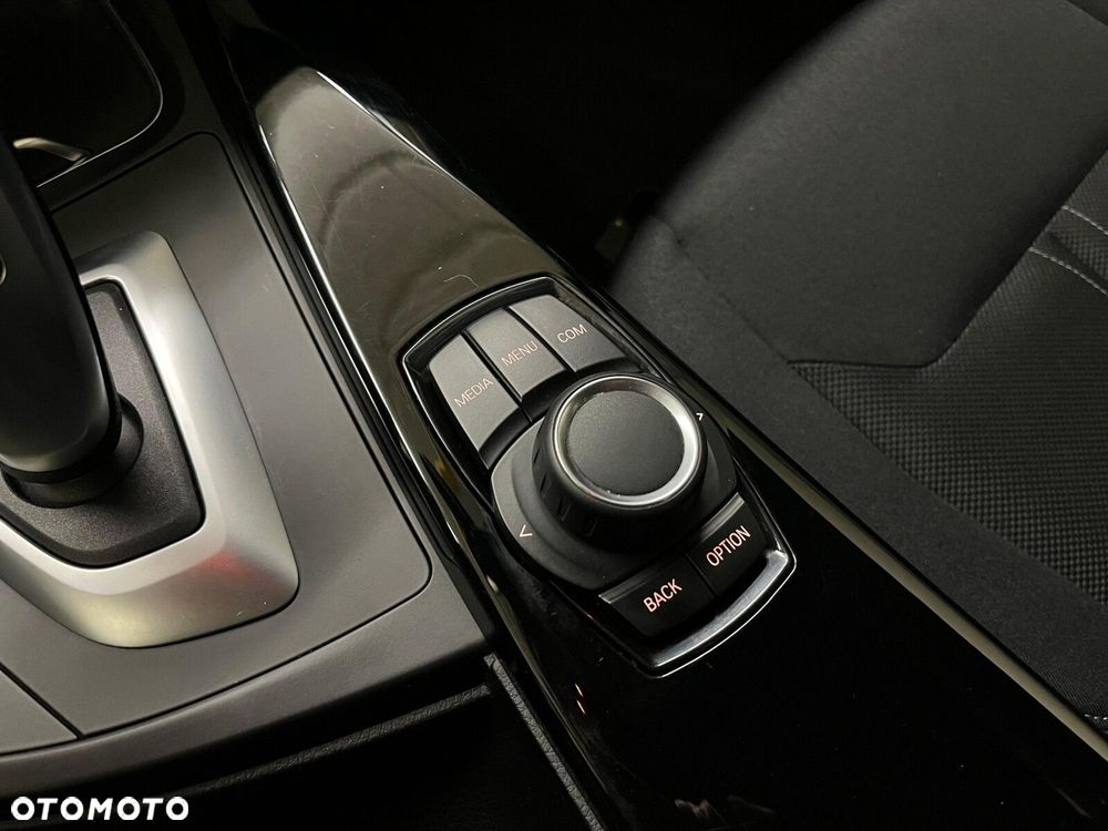 BMW Seria 3 318d Advantage - 24