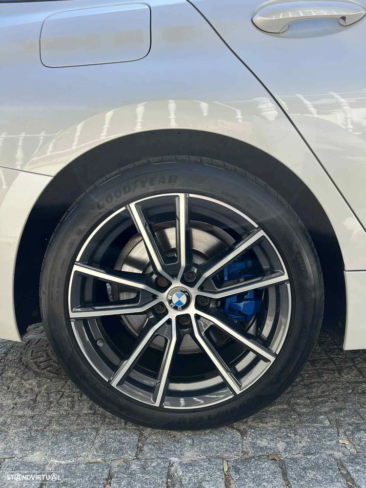 BMW 330 e Aut. Sport Line - 14