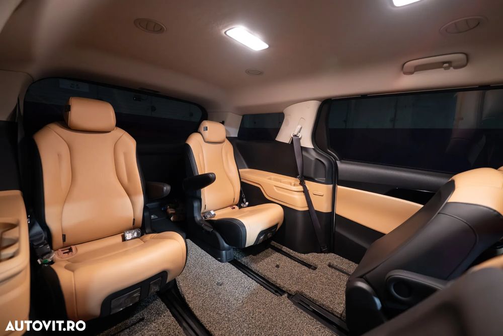 Kia Carnival - 30
