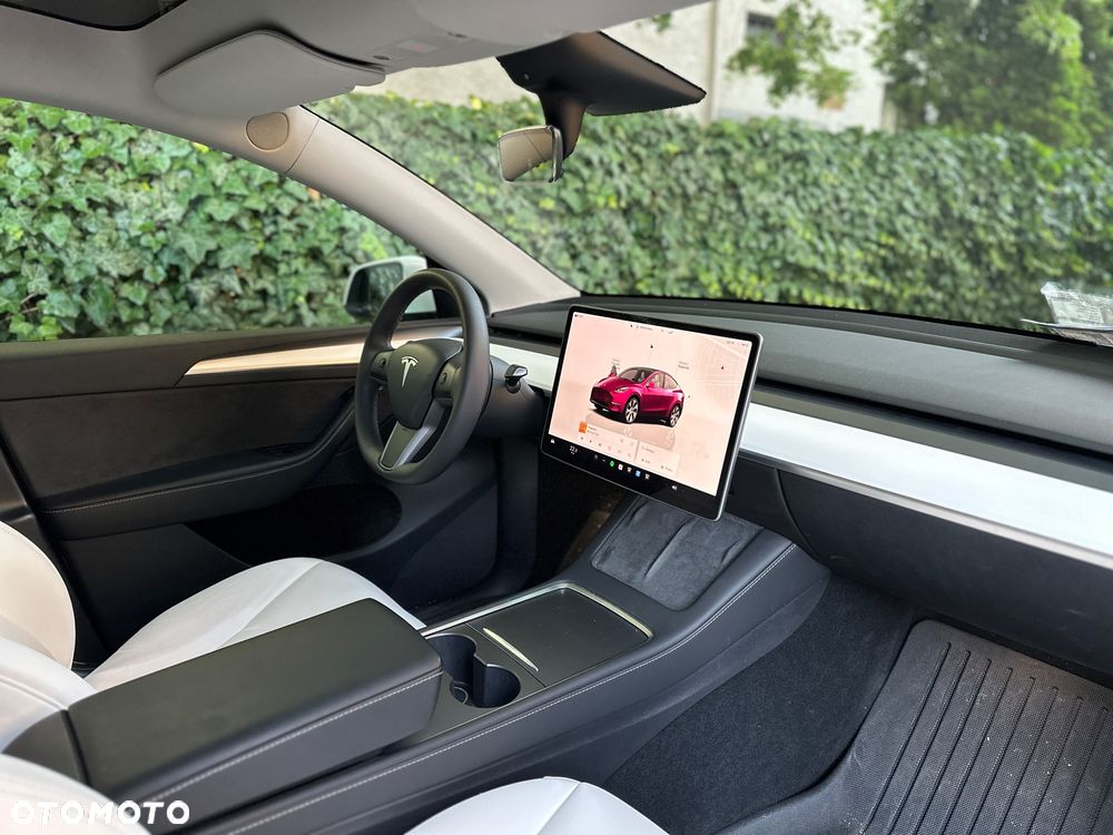 Tesla Y RWD - 11