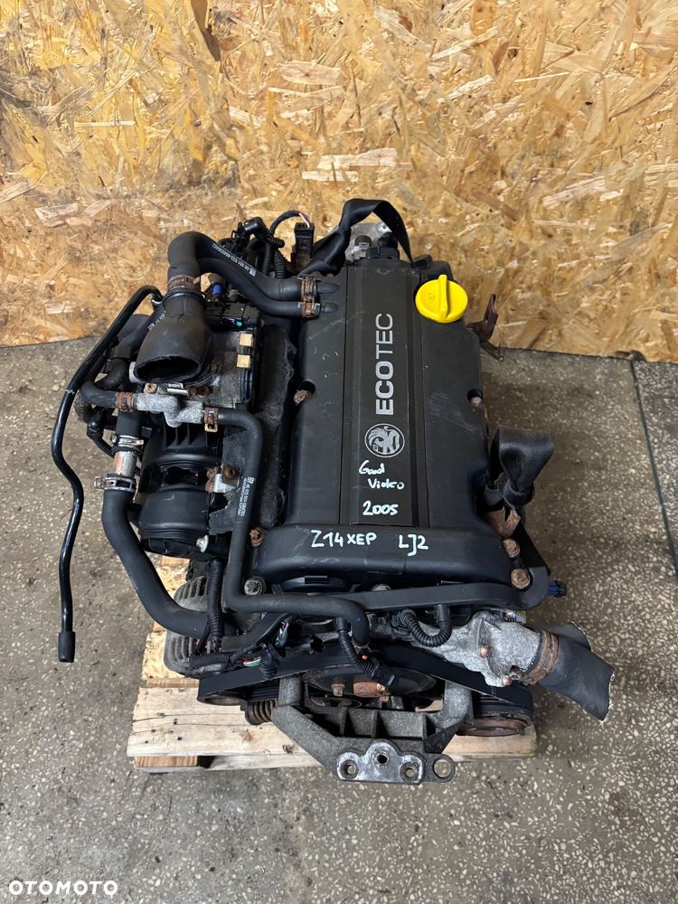 SILNIK OPEL ASTRA H MERIVA CORSA D Z14XEP 1.4 16V KOMPLETNY Z OSPRZĘTEM film video - 3