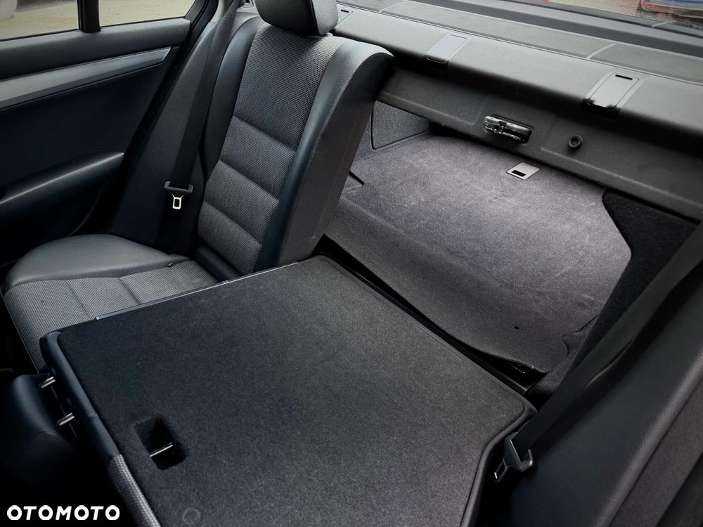 Mercedes-Benz Klasa C 180 CGI Automatik BlueEFFICIENCY Avantgarde - 9