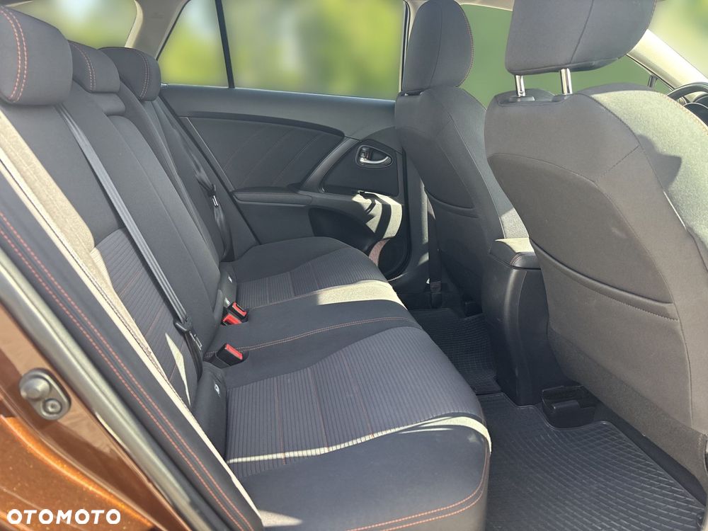 Toyota Avensis 2.0 D-4D Premium - 15
