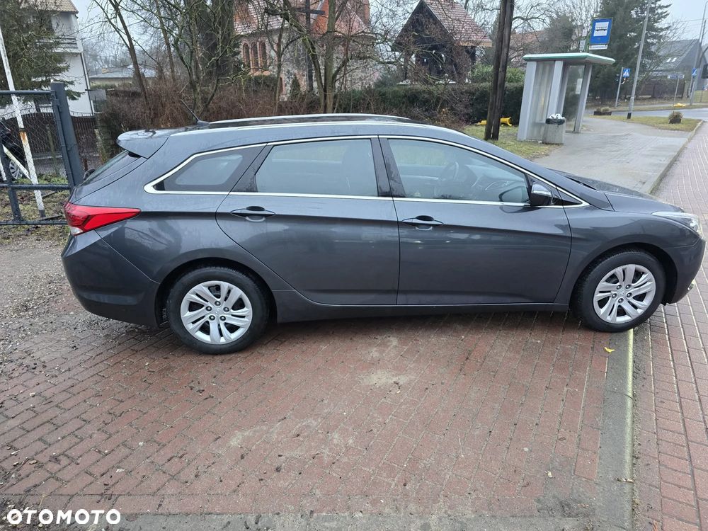 Hyundai i40 Kombi blue 1.6 Trend - 13