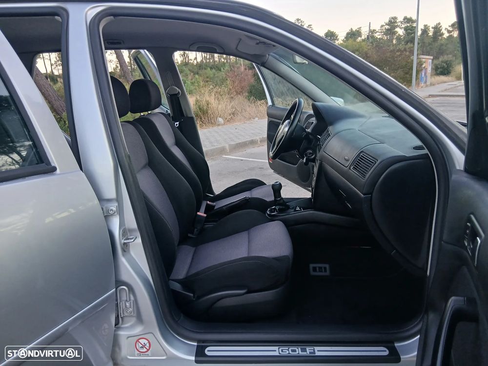 VW Golf 1.9 TDi 25 Anos - 8