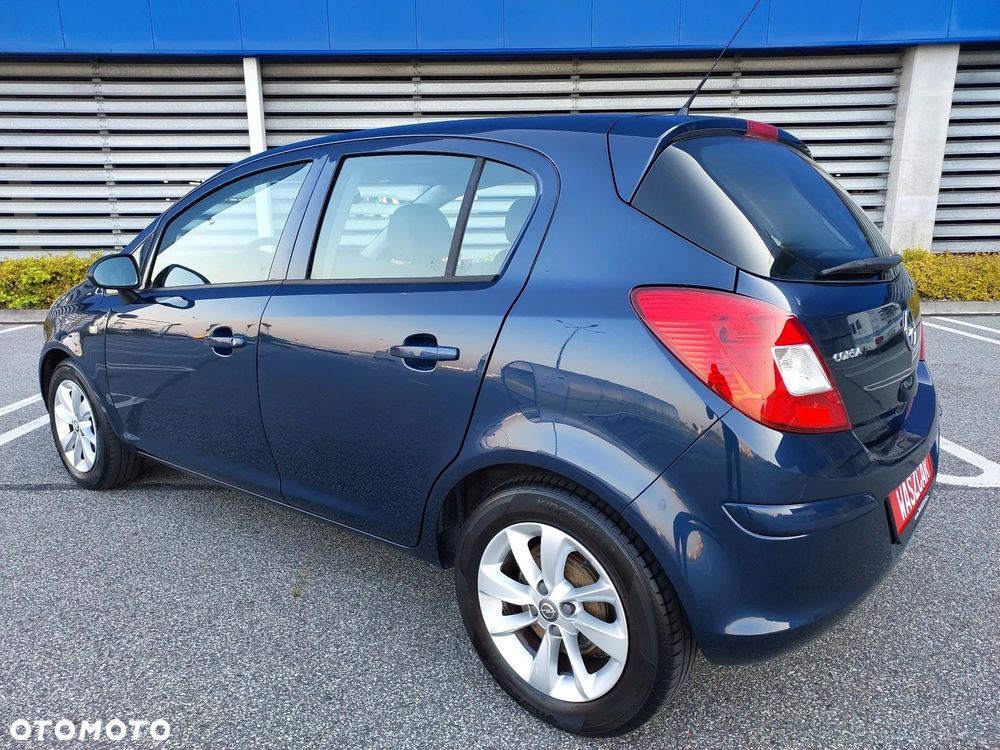 Opel Corsa 1.2 16V Cosmo - 4