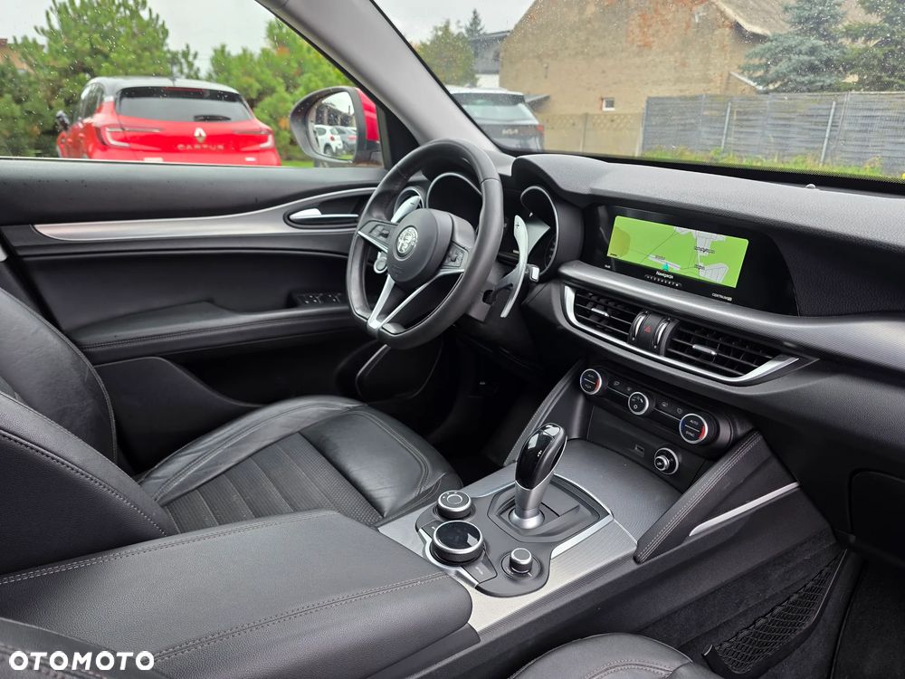 Alfa Romeo Stelvio - 16